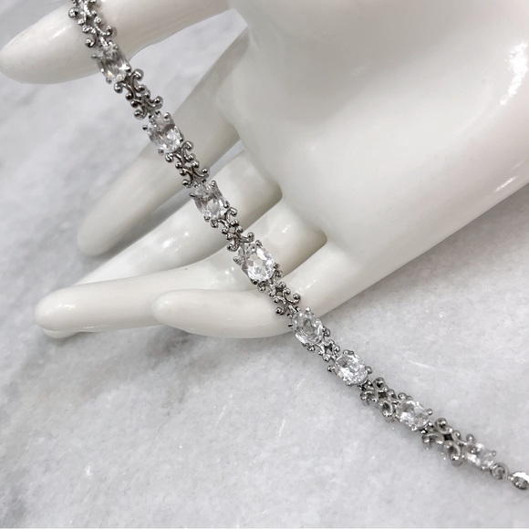 White Topaz Silver Bracelet - Picture 4 of 11